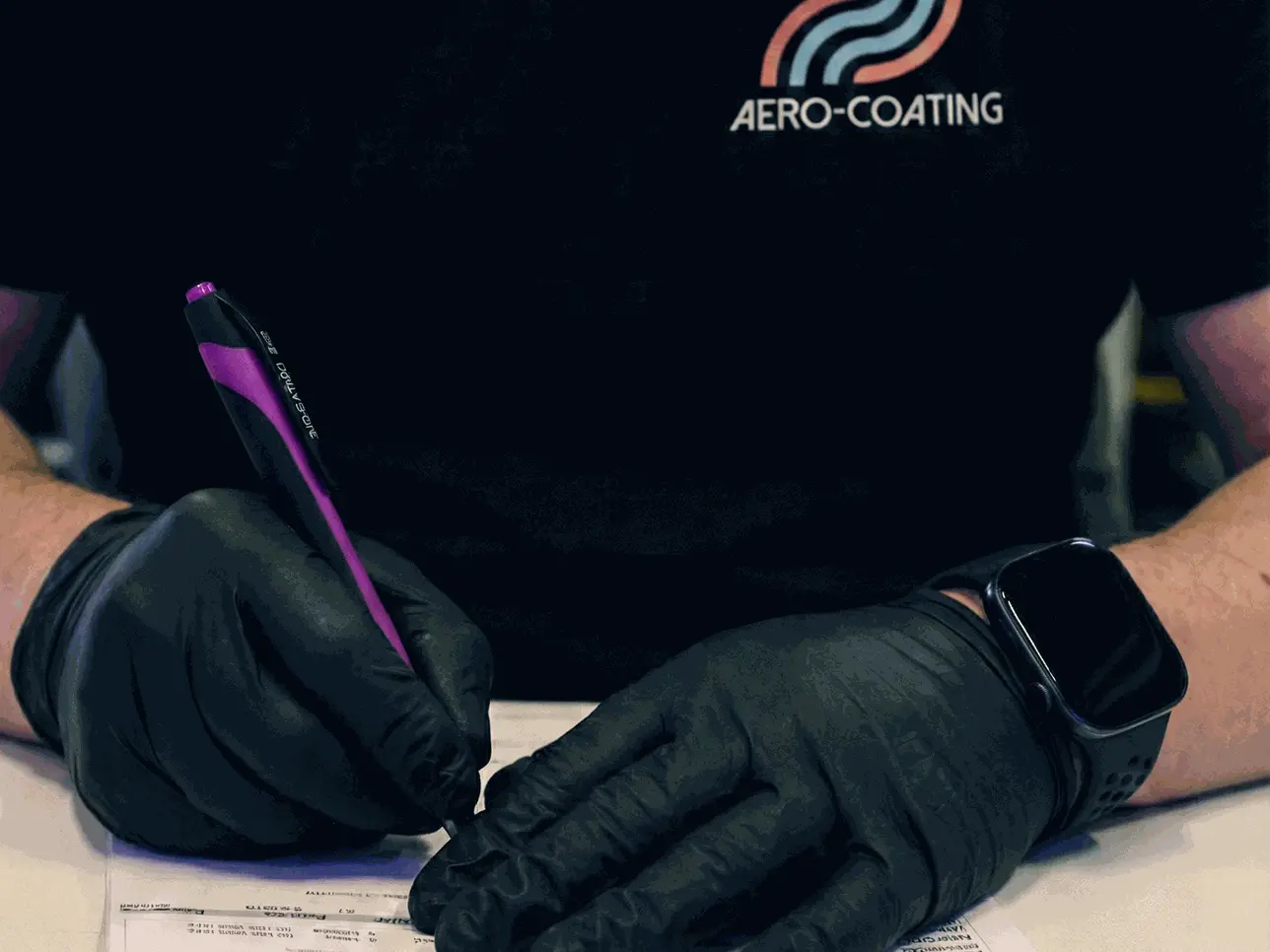 Mitarbeiter Wareneingang PE1: Einblick in den Arbeitsbereich bei AERO-COATING