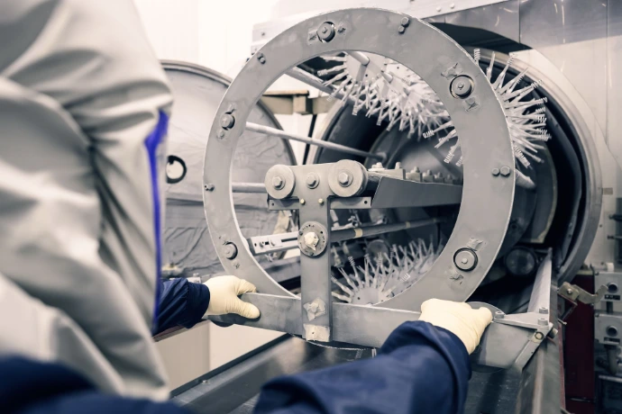 Anlagenbediener Kadmium PE7: Einblick in den Arbeitsbereich bei AERO-COATING